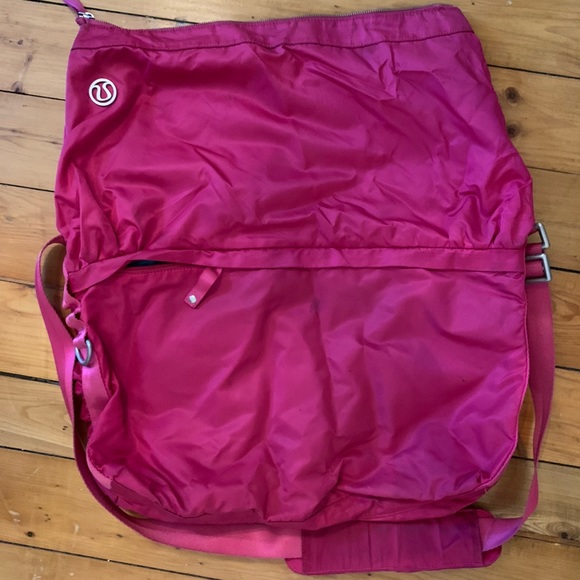 Lululemon crossbody messenger bag - Picture 3 of 5
